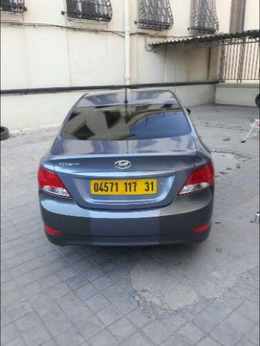 Une voiture hyundai accent