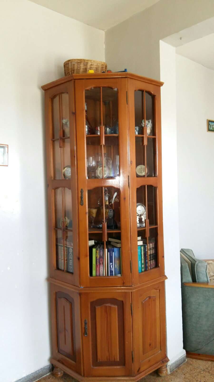 Bibliotheque et argenterie 