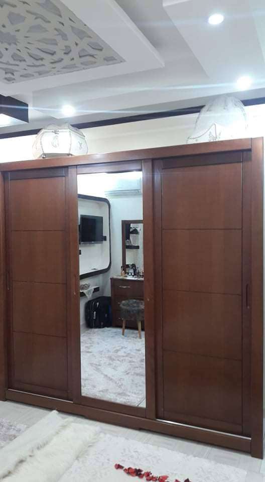 Chambre à coucher 3 portes bois hêtre très bien fini plusieurs couleurs noir blanc marron