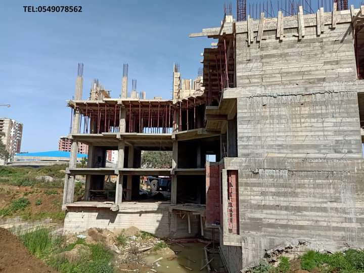 شقق سكنية وخدمية غير مدعمة ومحلات تجارية من نوع ف3 في طور الانجاز