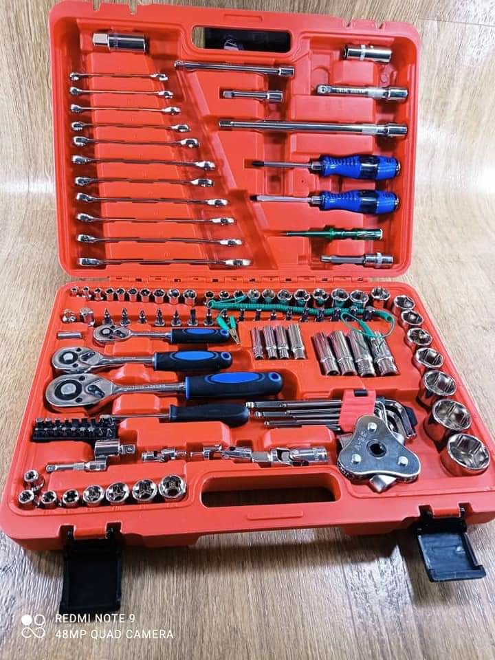 Nouvelle Caisse a outille 121pcs ? SRUNV
