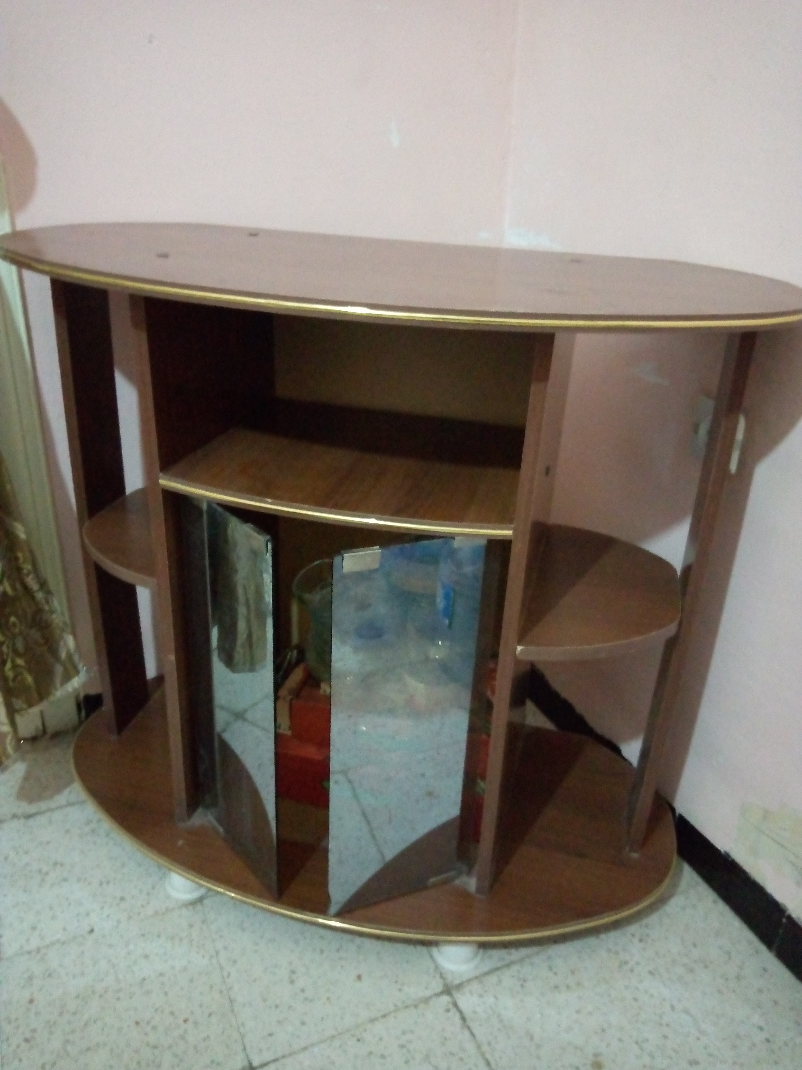 طاولة تلفاز