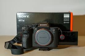 Canon EOS R6 , Sony a7S
