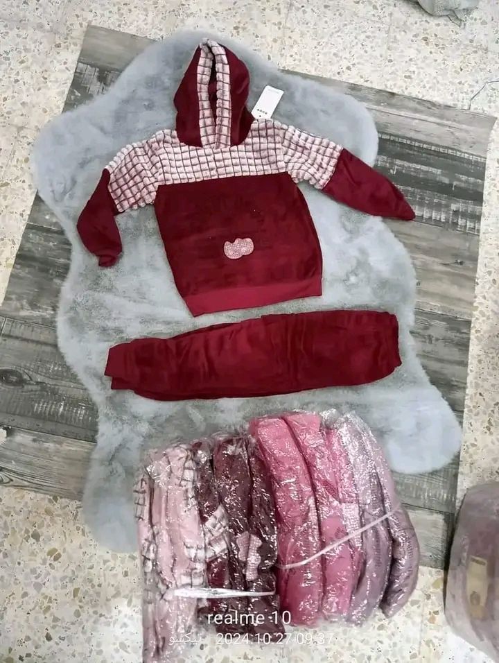 ملابس بنات و أولاد قطيفة 