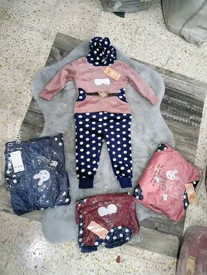 ملابس بنات و أولاد قطيفة 